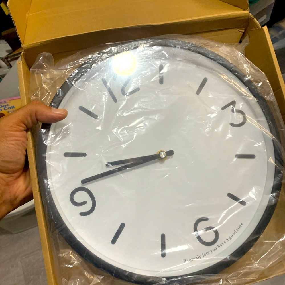 Wall clock battery powered 
New in original box